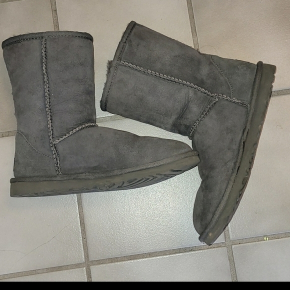 UGG boots size 6 - Picture 3 of 6